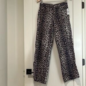 NWT Casey Low Rise Baggy Leopard Jeans Size 25